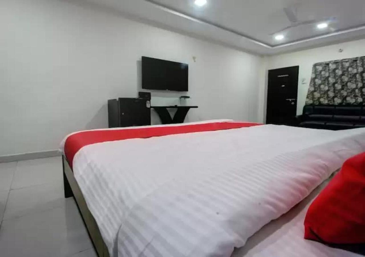Hotel Santoshi Hometel Raichur Bagian luar foto